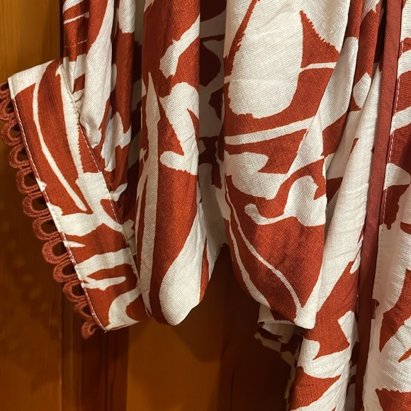 NWT Entro Rust and White Abstract Floral Blouse size small - Picture 3 of 9